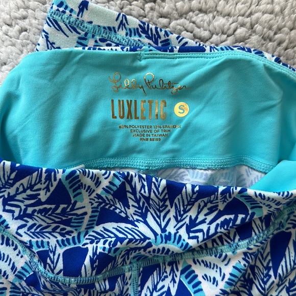 Lilly Pulitzer luxletic blue crop Weekender Leggings. “One of a kind” print sz S - Picture 3 of 12